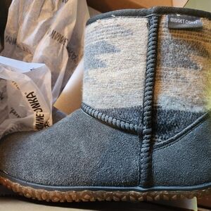 MINNETONKA SIZE 7 BOOTS